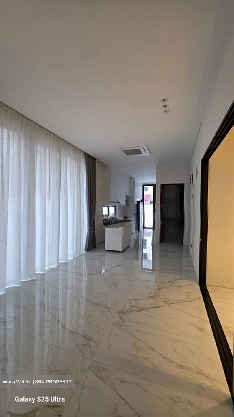 West Coast Road (D5), Terrace #529410401
